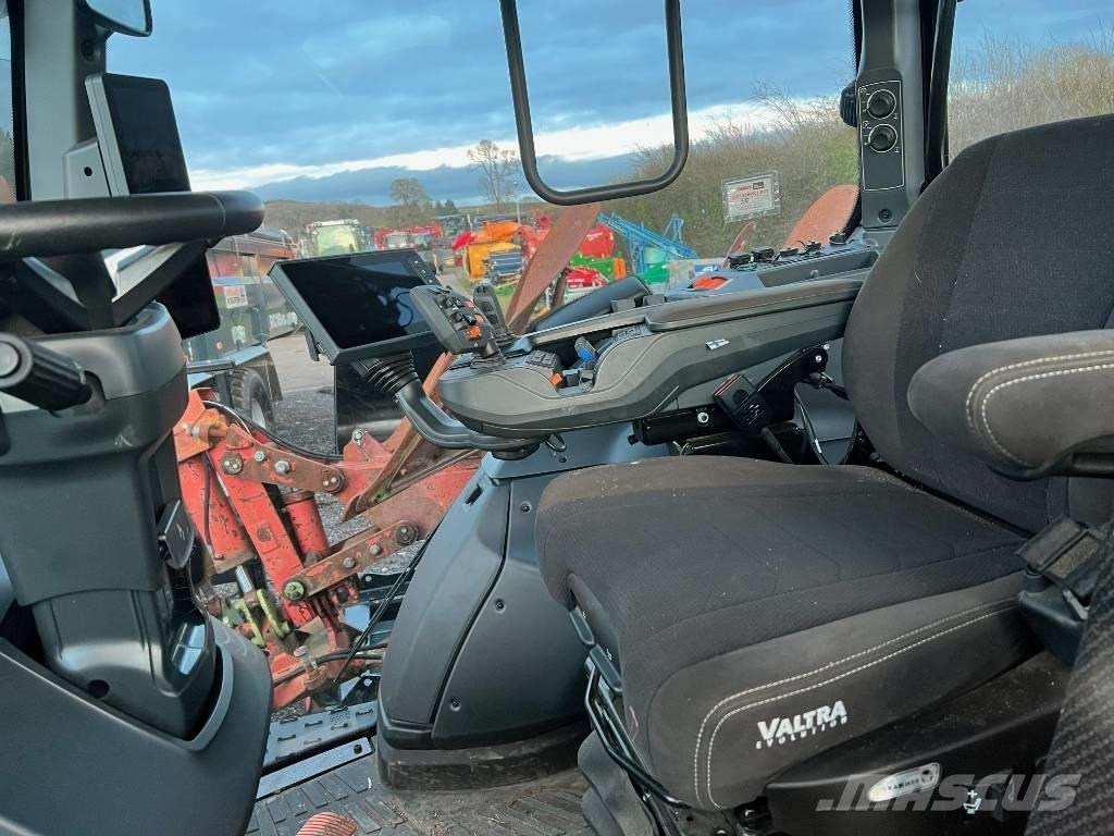 Valtra T 235 Direct Traktoren