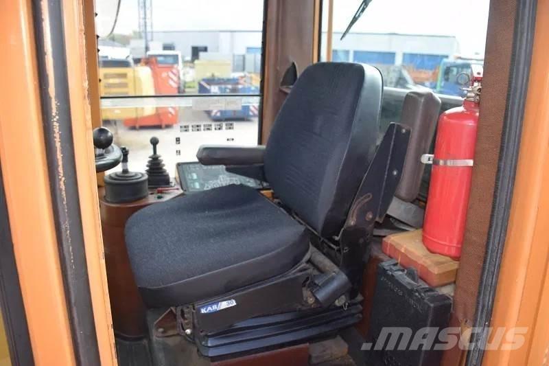 CASE 821B Radlader