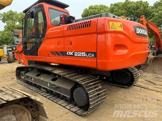 Doosan DX 225 LC Raupenbagger