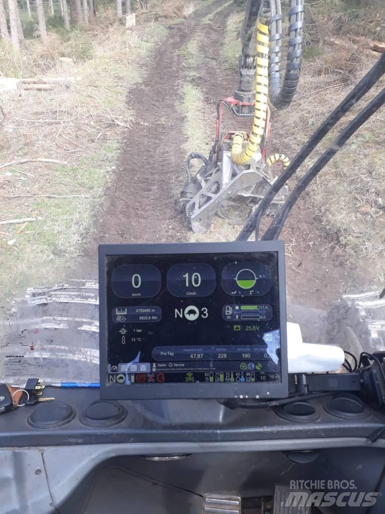 Komatsu 931 XC Harvester