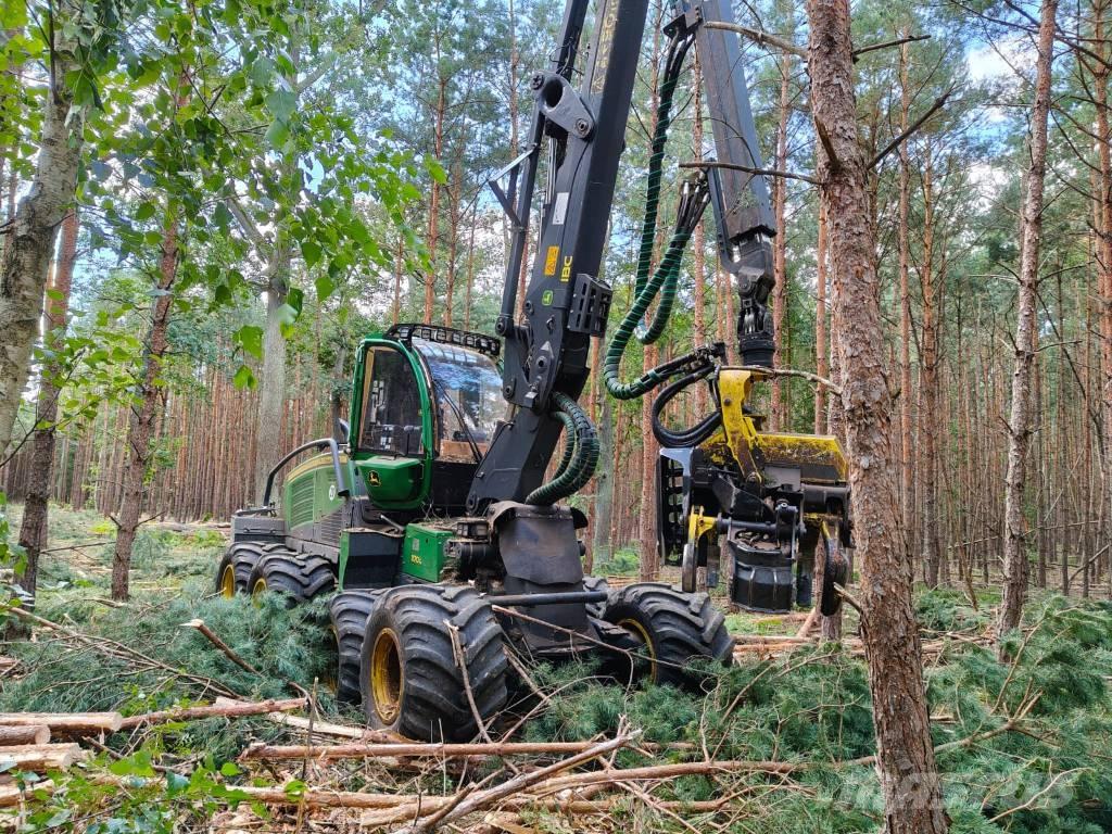 John Deere 1170 G Harvester