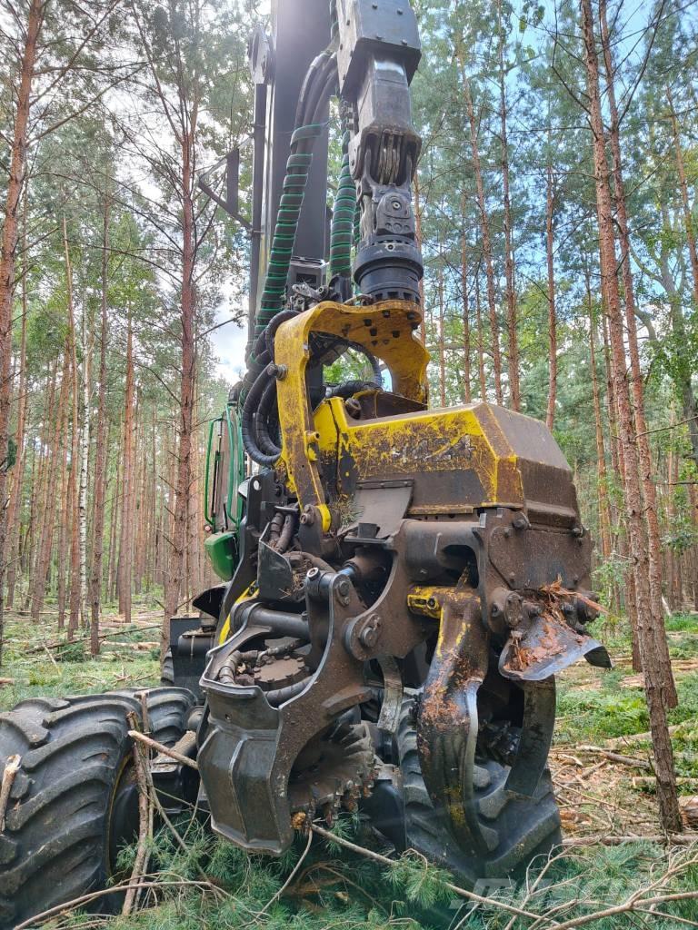 John Deere 1170 G Harvester