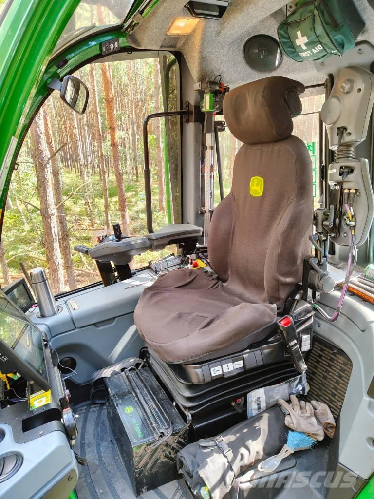 John Deere 1170 G Harvester