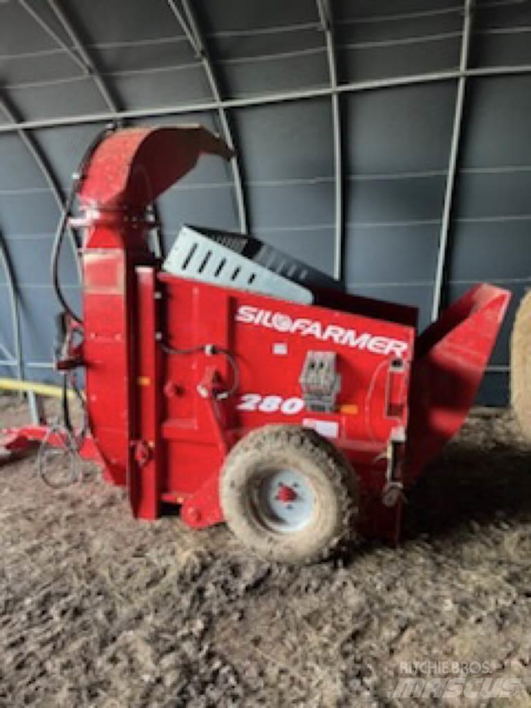 Silofarmer P280 Ballenschredder, -schneider und -wickler