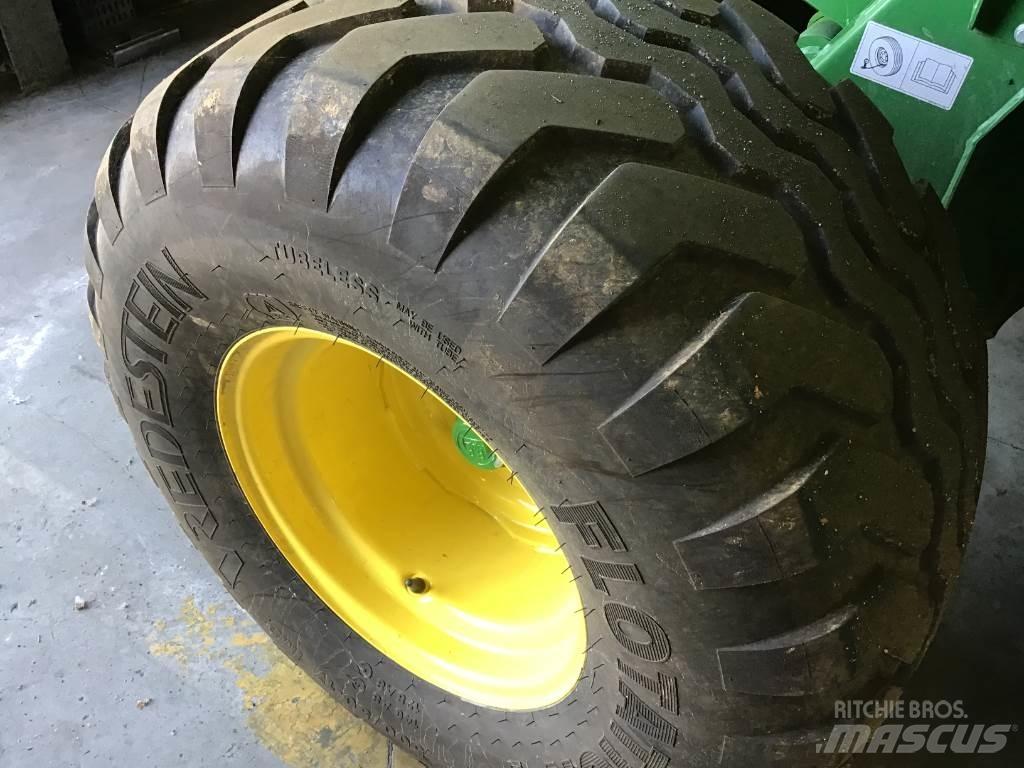 John Deere V461M Rundballenpressen