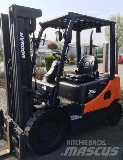 Doosan D25S-5 Dieselstapler