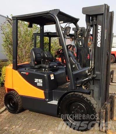 Doosan D25S-5 Dieselstapler