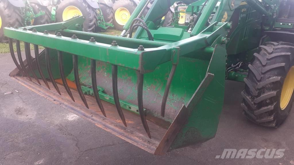 John Deere 6110 R Traktoren
