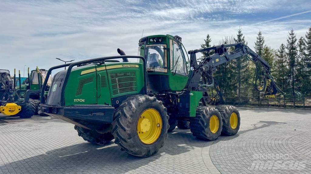 John Deere 1170 Harvester