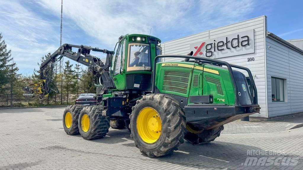 John Deere 1170 Harvester