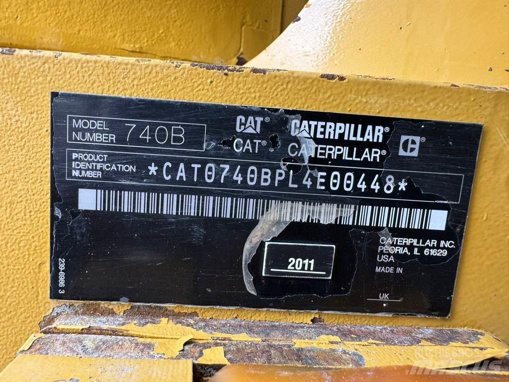 CAT 740B Dumper - Knickgelenk