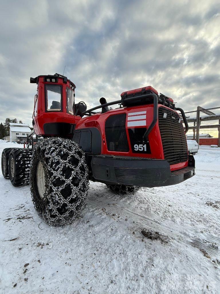 Komatsu 951 Harvester
