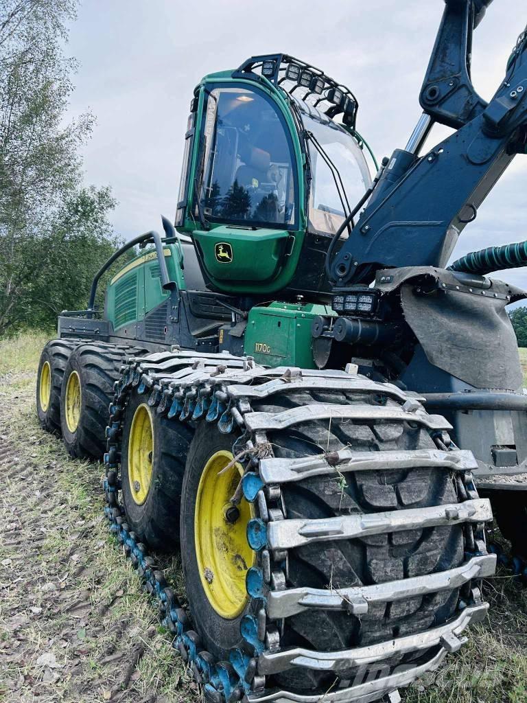 John Deere 1170G 8W Harvester