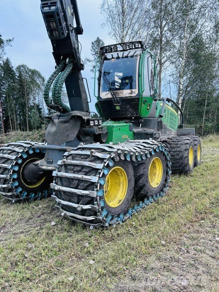 John Deere 1170G 8W Harvester