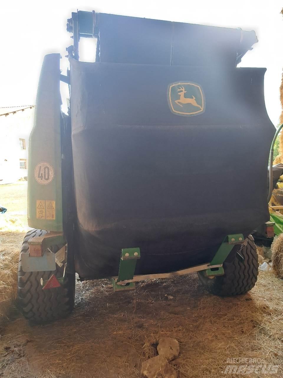 John Deere 990 Rundballenpressen