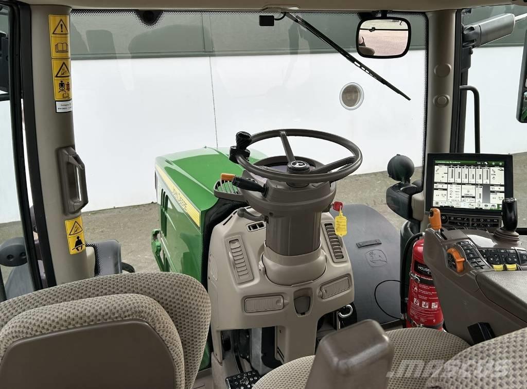 John Deere 6215 R Traktoren