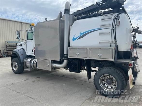 Peterbilt 348 Saug- und Druckwagen