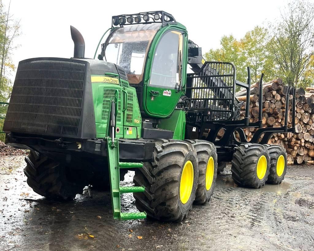 John Deere 1110 E Forwarder