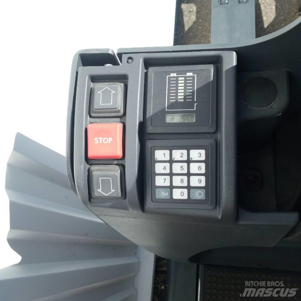 Jungheinrich ECE 220 Niederhub-Kommissionierer