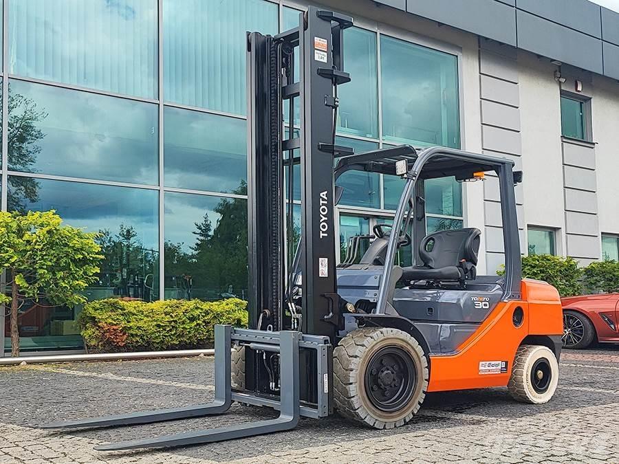 Toyota 02-8FDF30 Dieselstapler