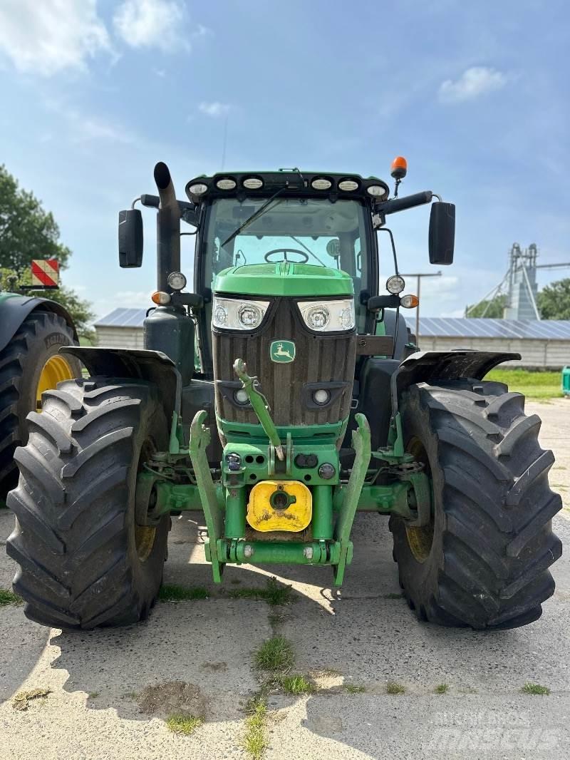 John Deere 6215R Traktoren