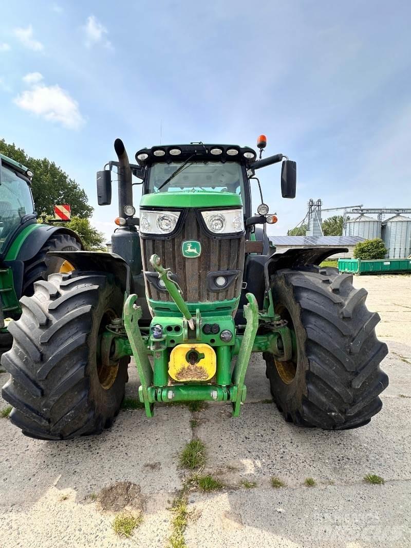 John Deere 6215R Traktoren