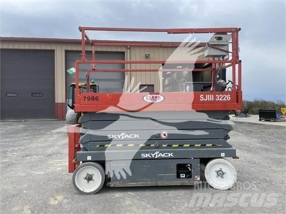 SkyJack SJ3226 Scheren-Arbeitsbühnen