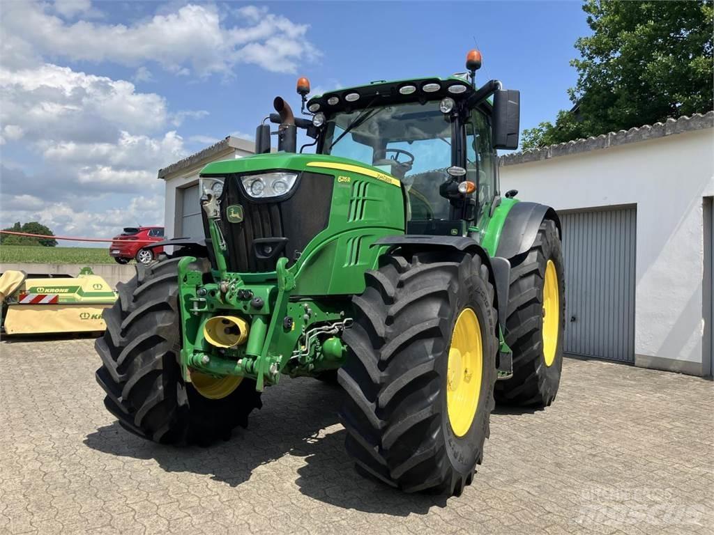 John Deere 6215R Traktoren