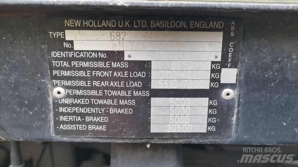 New Holland M160 Traktoren
