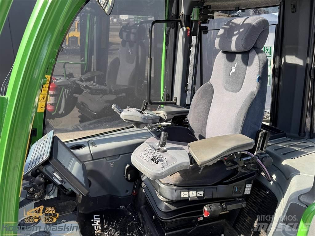 John Deere 1470G Harvester