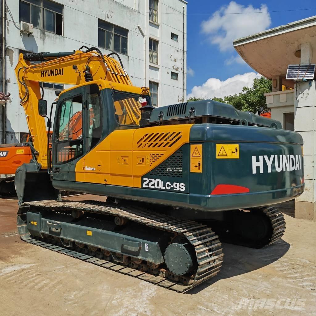 Hyundai R220LC-9S Raupenbagger