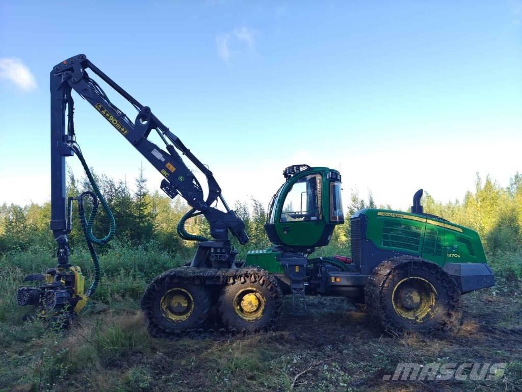 John Deere 1270 G Harvester