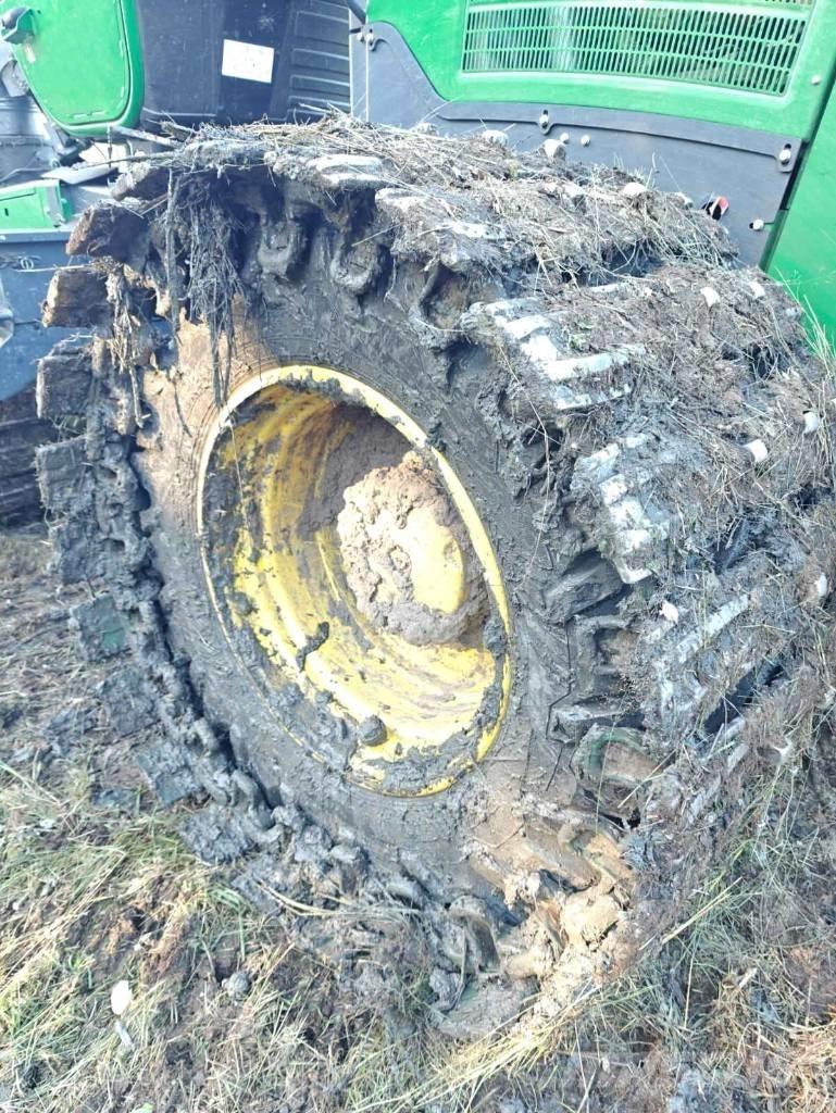 John Deere 1270 G Harvester