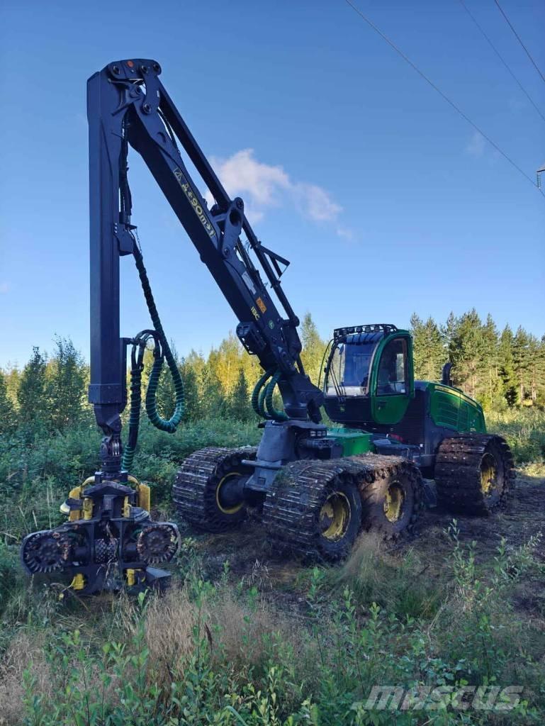 John Deere 1270 G Harvester