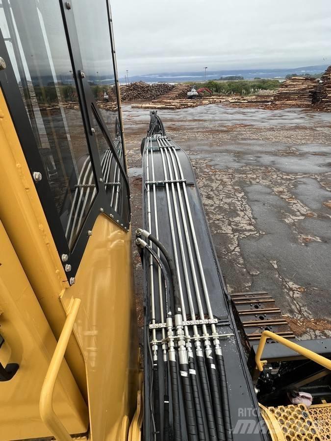 Tigercat 880D Gelenkausleger Lader