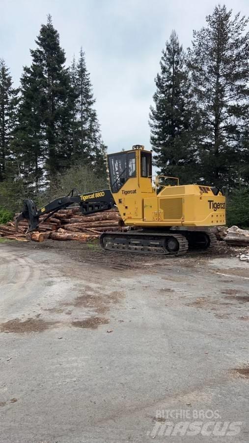 Tigercat 880D Gelenkausleger Lader