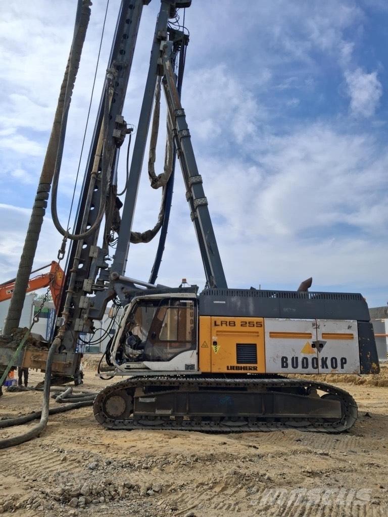 Liebherr LRB255 Rammen