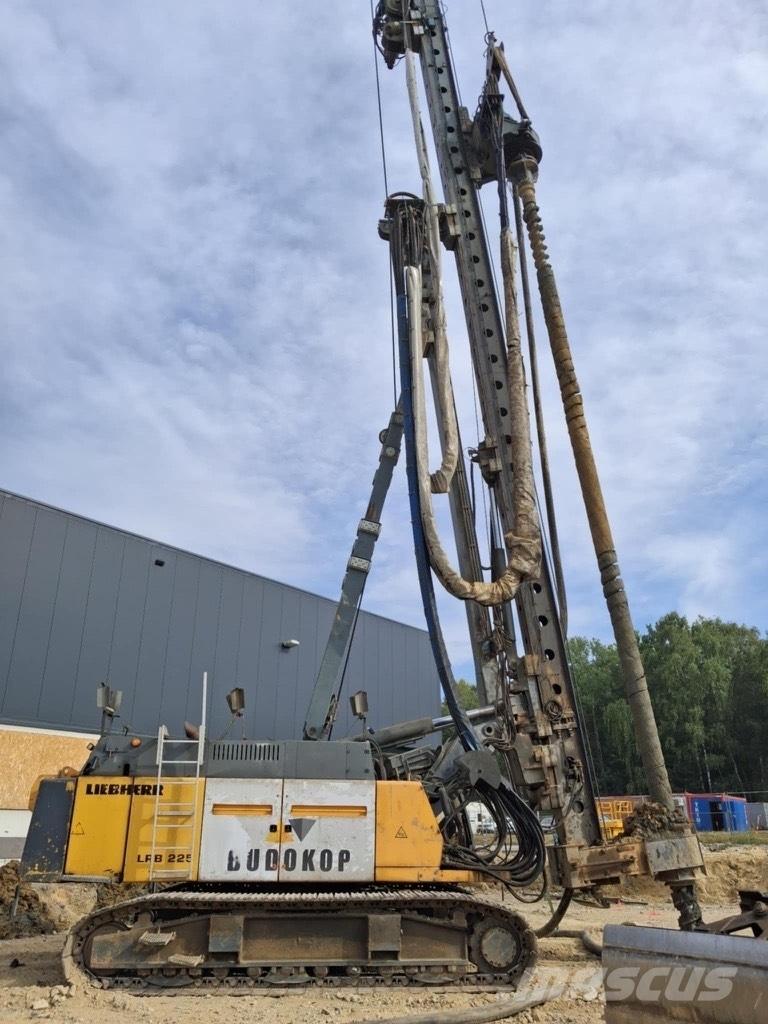 Liebherr LRB255 Rammen