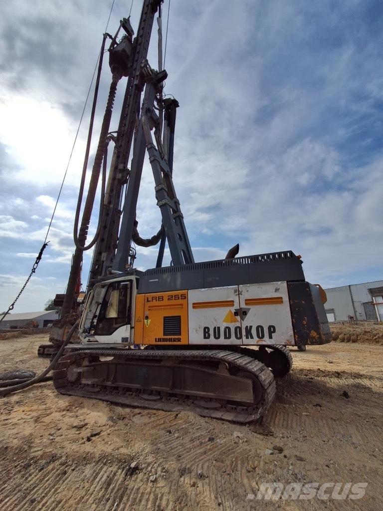 Liebherr LRB255 Rammen