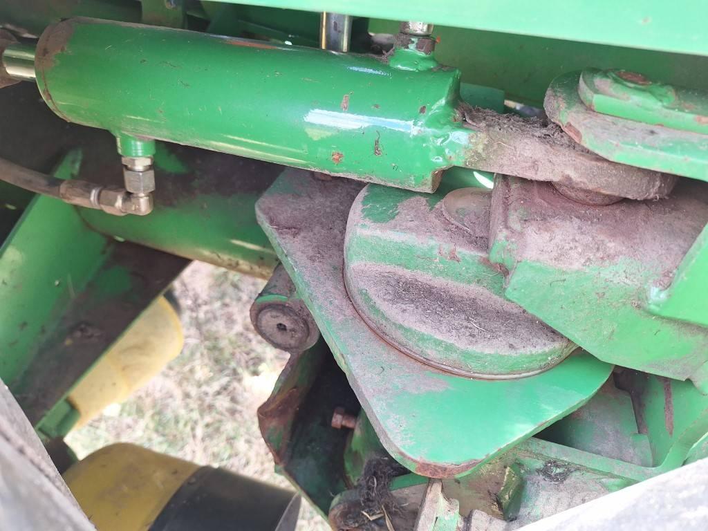 John Deere 328 Mähwerke