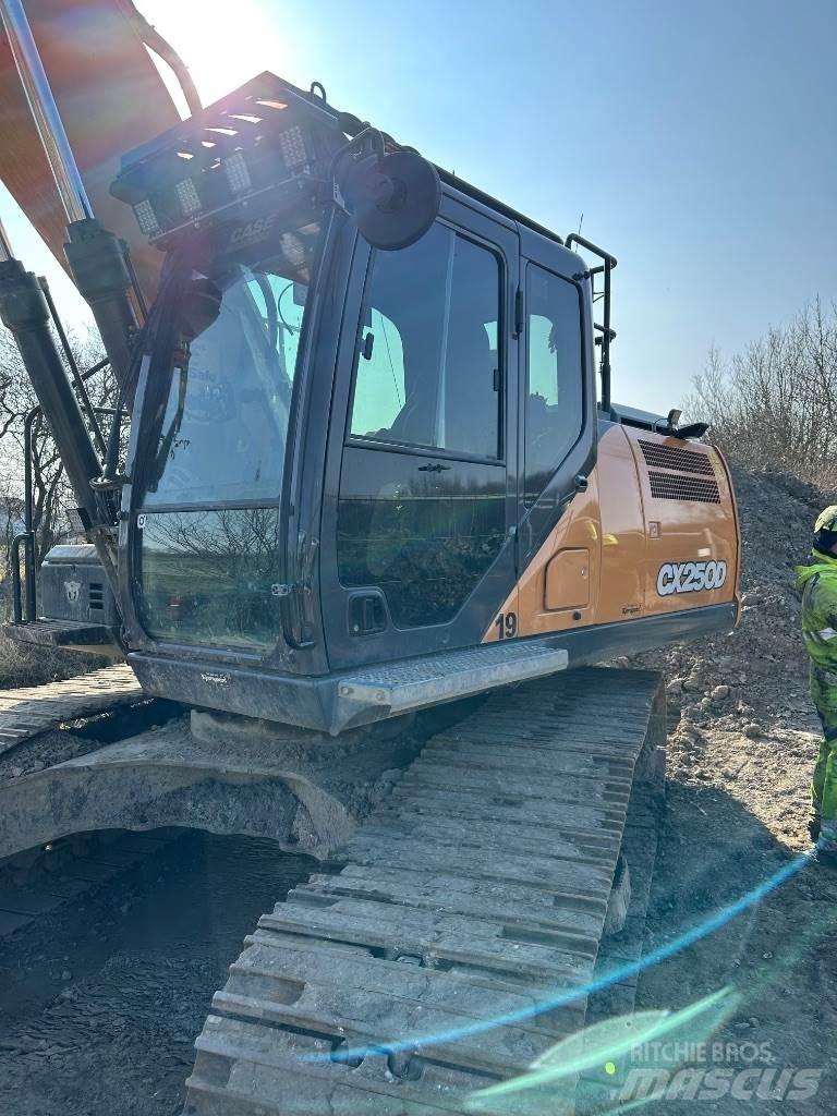 CASE CX 250 D Raupenbagger