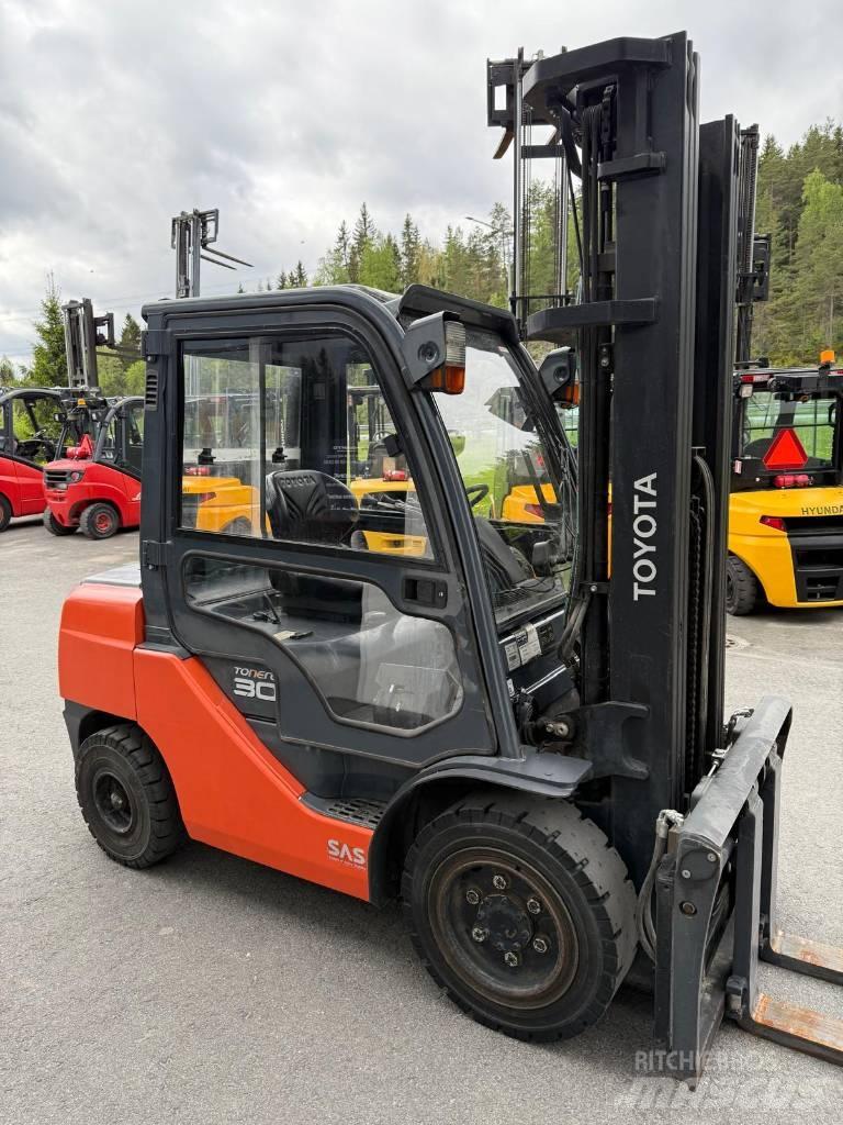 Toyota 02-8 FDF 30 Dieselstapler