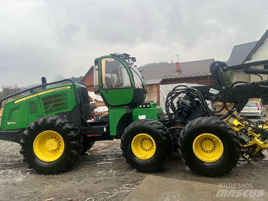 John Deere 1470 E Harvester