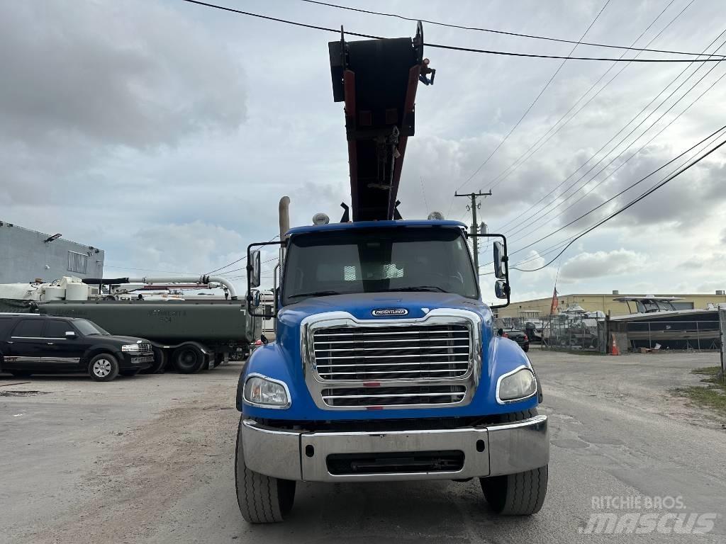 Freightliner M2 Pritschenwagen/Pritschenwagen mit Seitenklappe