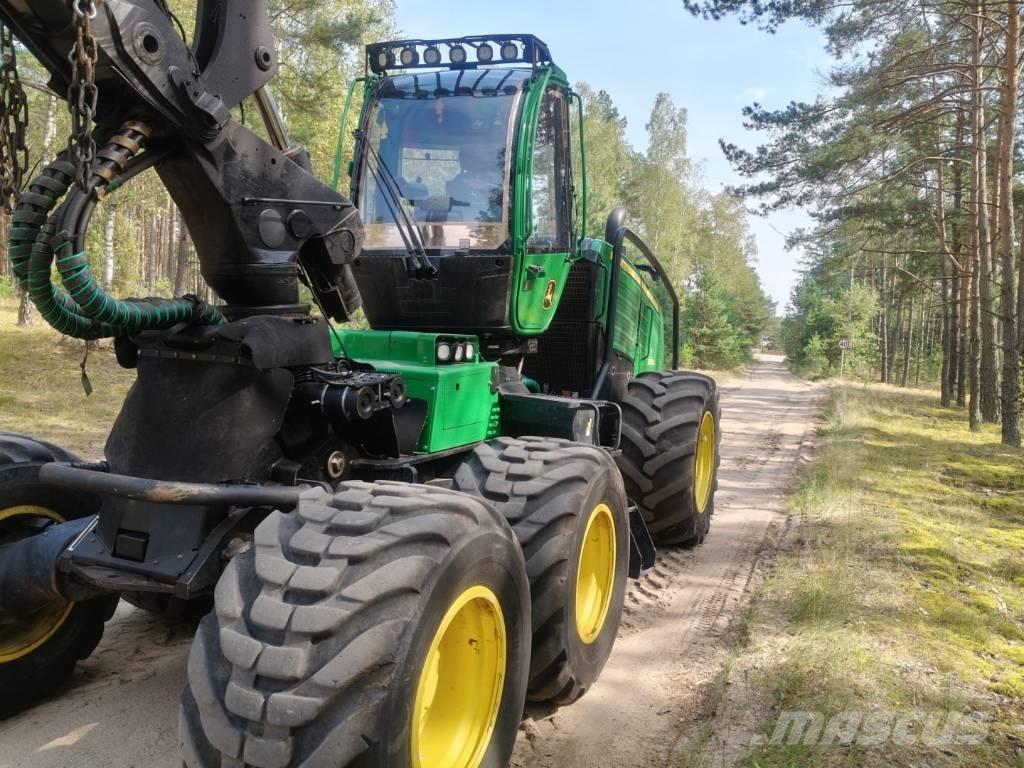 John Deere 1270 G Harvester
