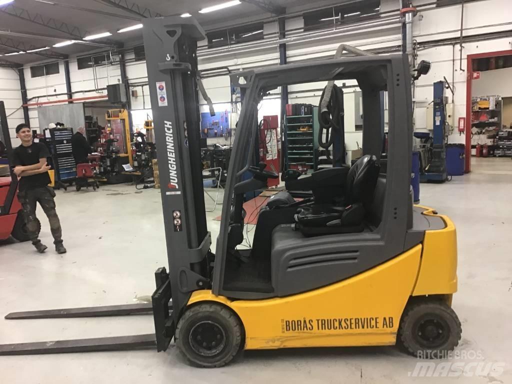 Jungheinrich EFG 320 Elektrostapler