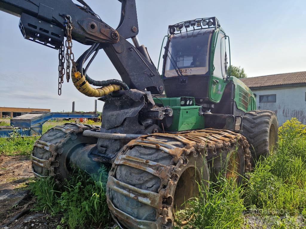 John Deere 1170E Harvester