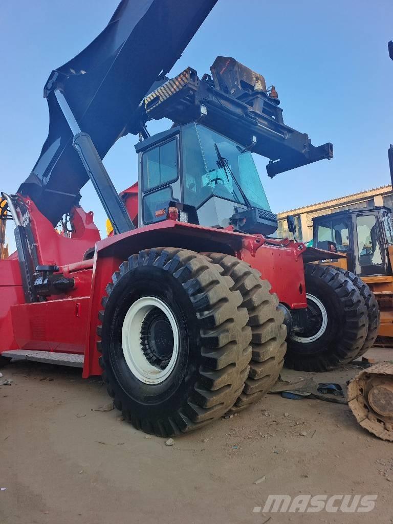 Kalmar DRF 450 Reach-Stacker