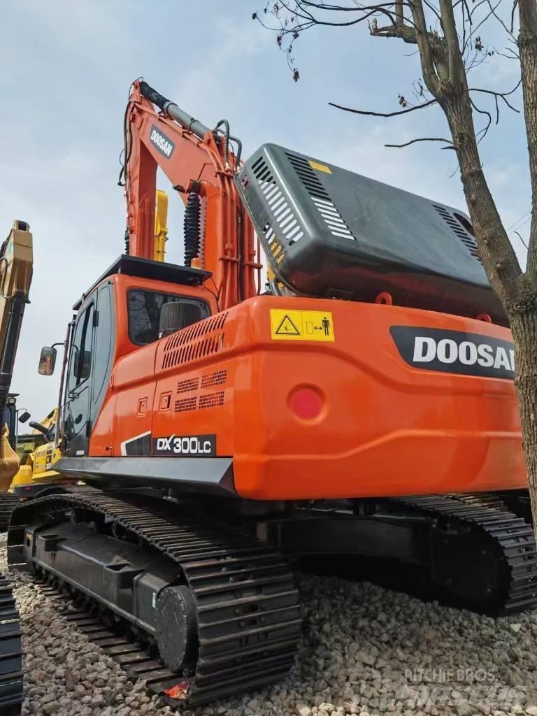 Doosan DX 300 LCA Raupenbagger