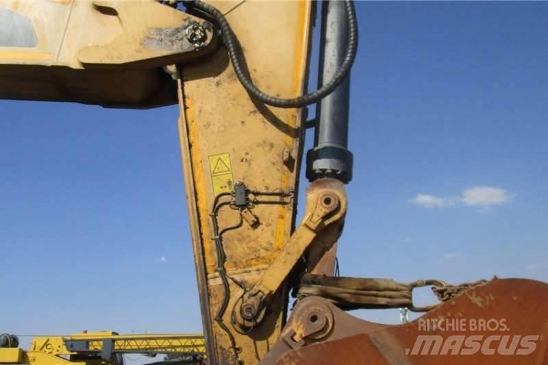 CAT 374FL Minibagger < 7t